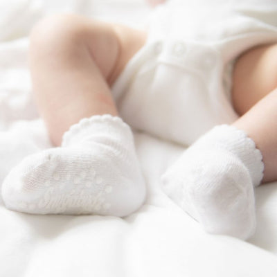 Snugabugz white organic cotton Baby Socks That Stay On Baby's Feet gender neutral infant socks with non-slip soles. Pack of 3 pairs of newborn socks. Baby socks that don't fall off. Baby socks with grips