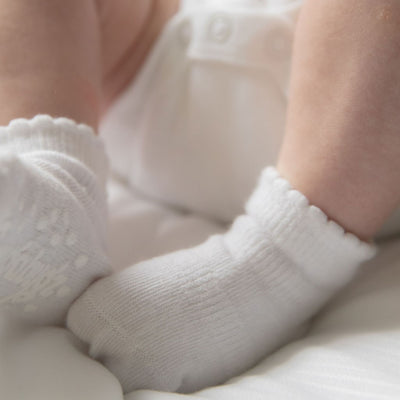 Snugabugz white organic cotton Baby Socks That Stay On Baby's Feet  gender neutral infant socks with non-slip soles Pack of 3 pairs. Baby socks that don't fall off. Baby socks with grips