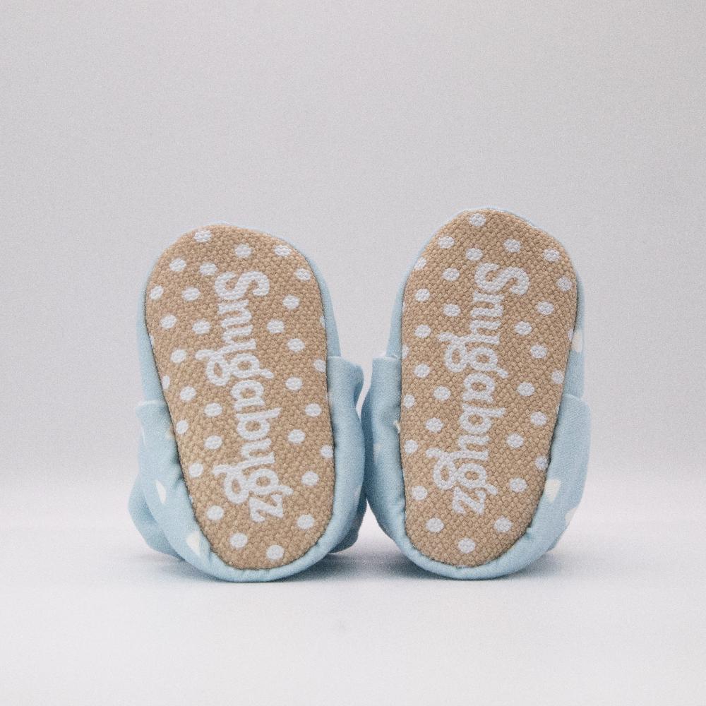 baby booties that don't fall off featuring white triangles on a baby blue background print, with non-slip soft soles. barefoot baby shoes. Made from organic cotton.