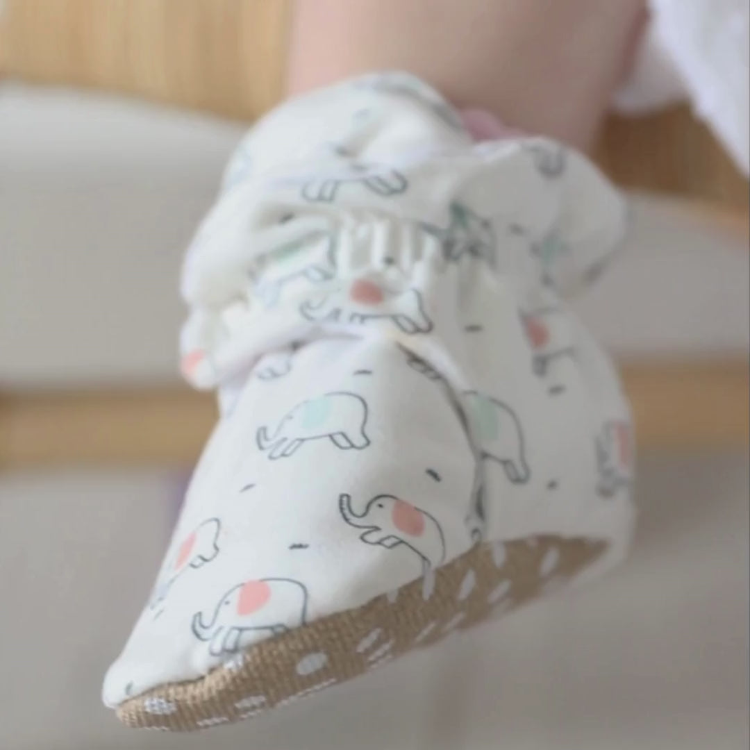 White Elephant Print - Baby Booties That Stay On with Non-Slip Soles | Snugabugz